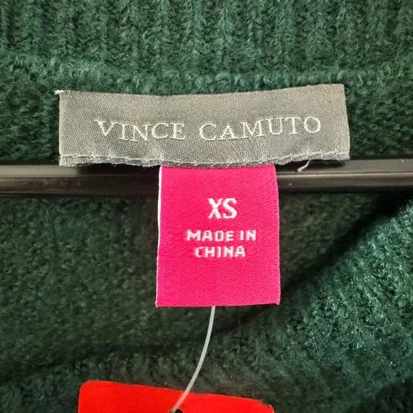Vince Camuto Forest Green Sweater with Gold Peace Motif - Picture 4 of 8